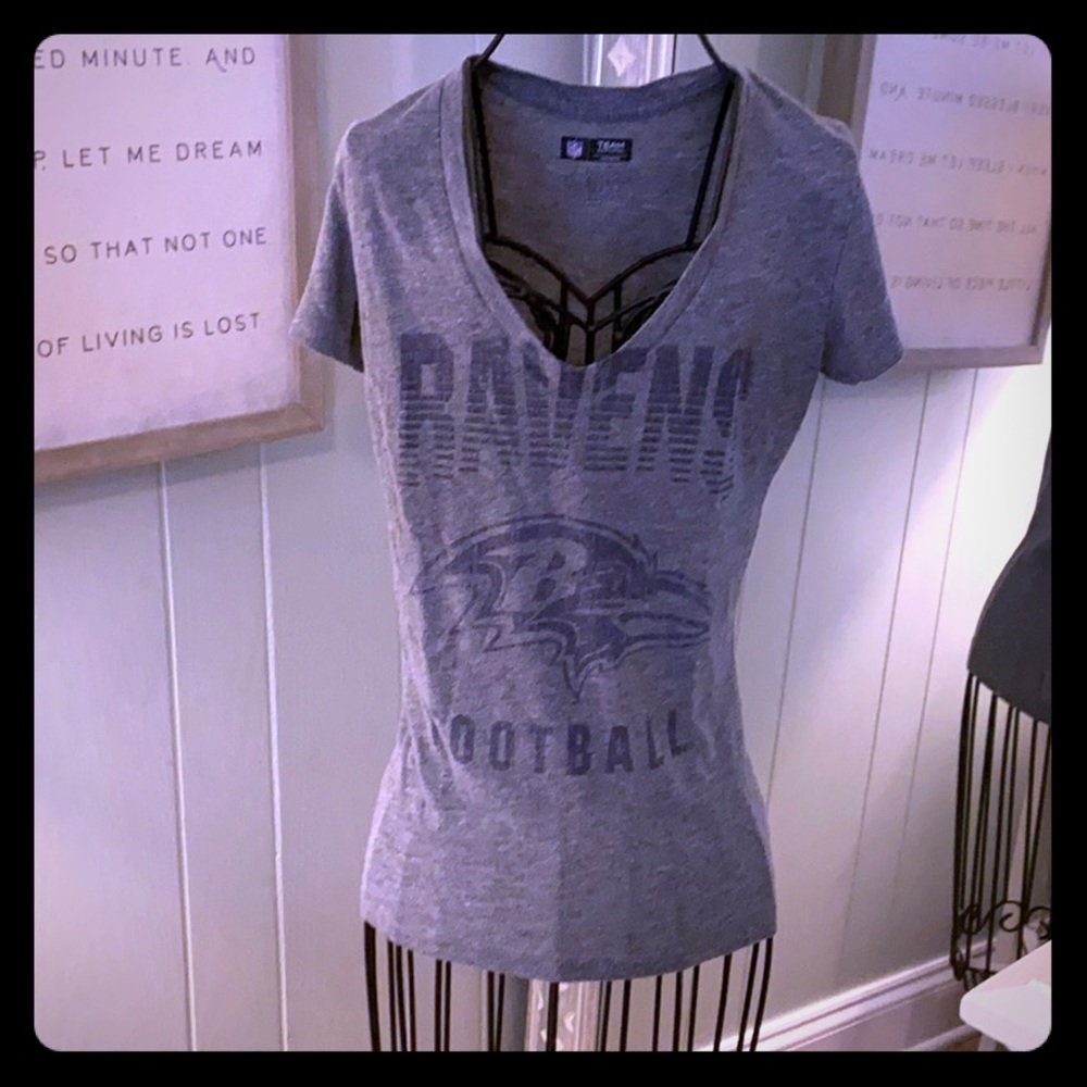 NFL Baltimore Ravens V neck T-shirt 💜🏈